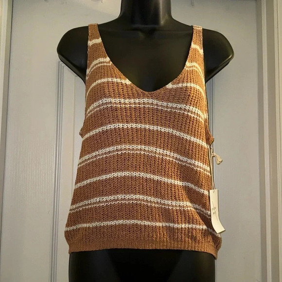 O&O Crop Knit Tank Top - Picture 1 of 4